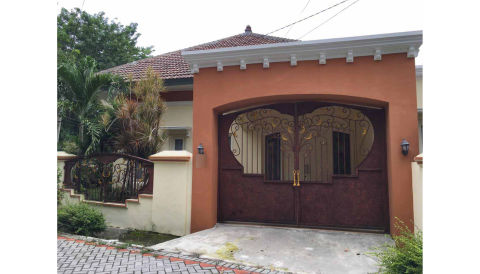 Dijual Rumah Manyar Indah